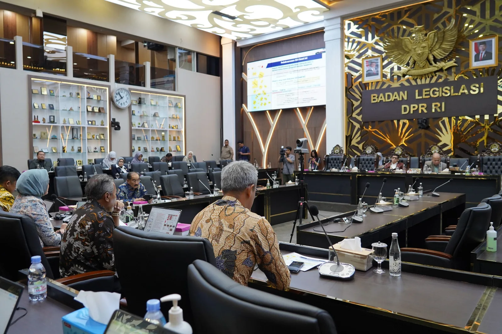 Forum pembahasan kebijakan